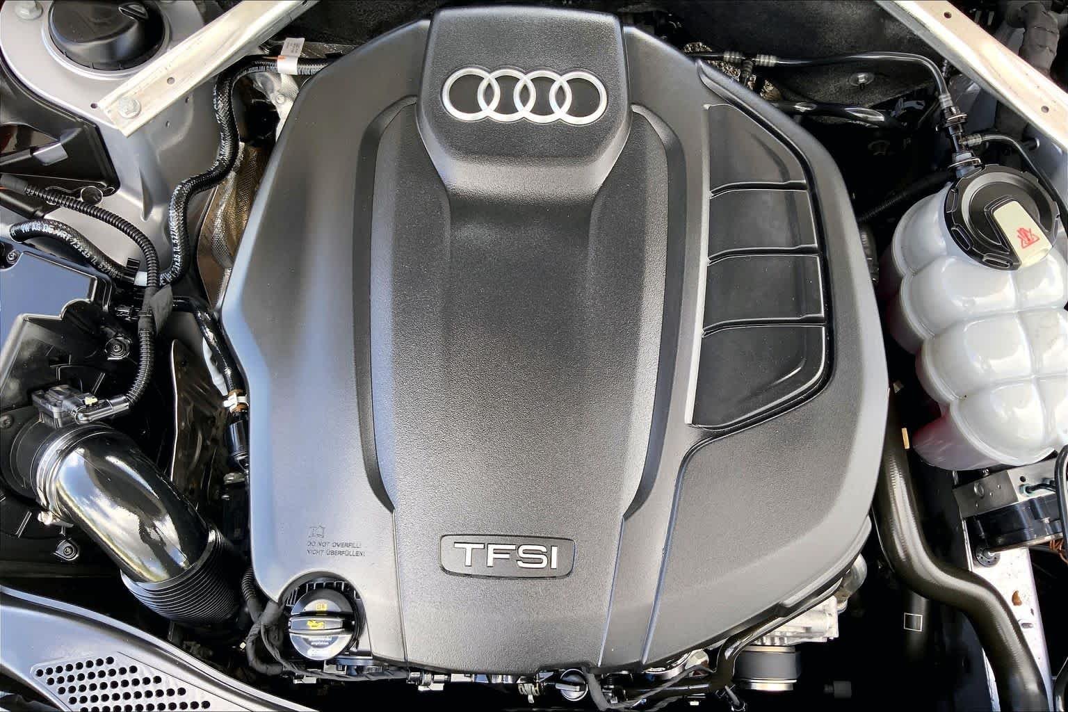 Used 2019 Florett Silver Metallic Audi Titanium Premium image 32