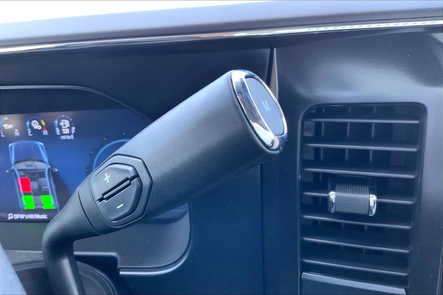 New 2026 Avalanche Ford F-350® XLT image 17