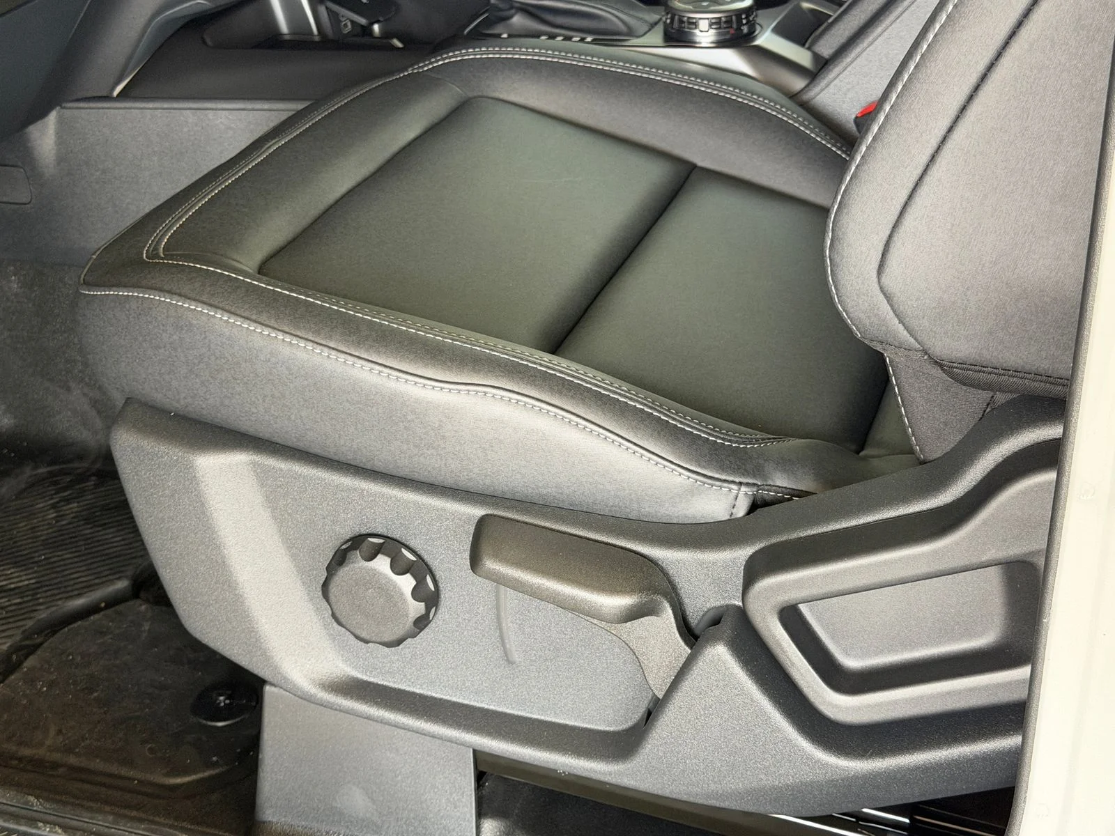New 2026 Avalanche Gray Ford Badlands image 21