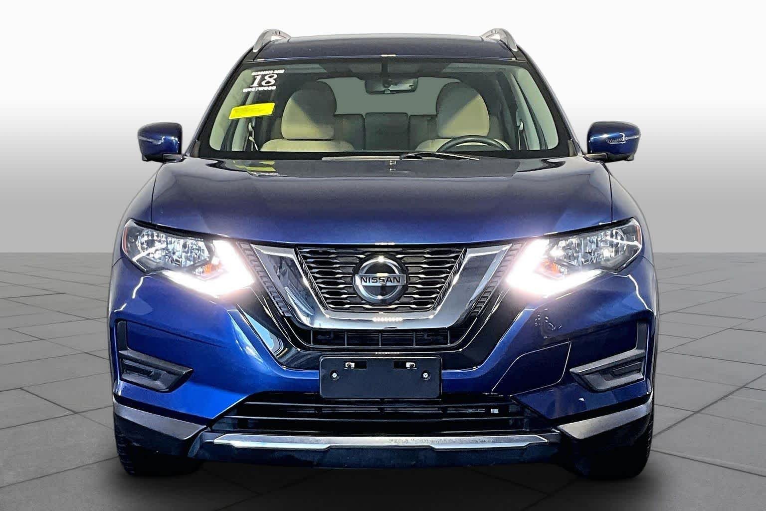 Used 2018 Caspian Blue Nissan SV image 4