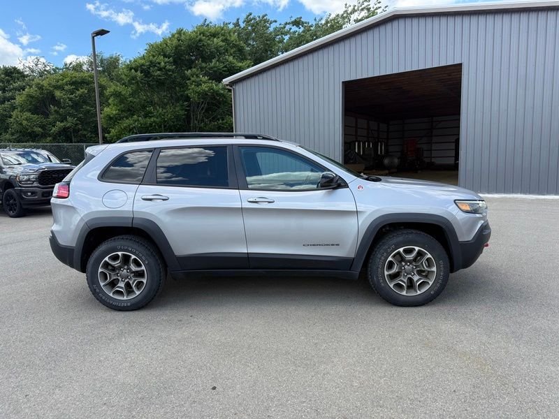 Used 2022 Silver Jeep Trailhawk image 5