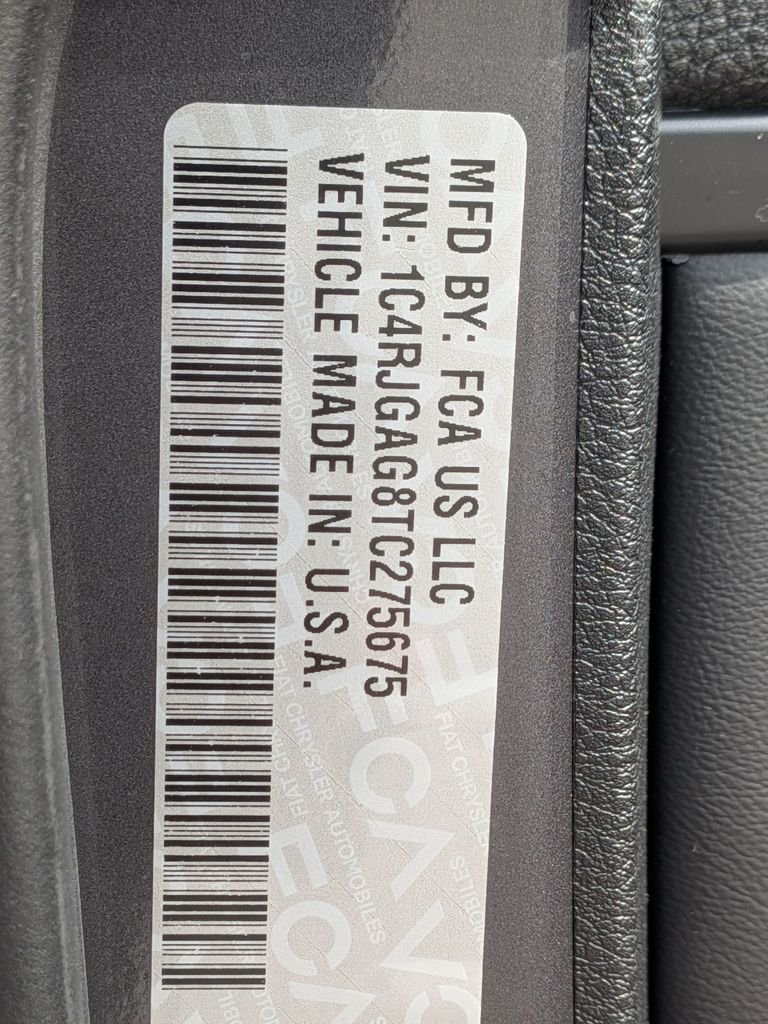 New 2026 Baltic Gray Metallic Clear-Coat Exterior Paint Jeep Laredo X image 27