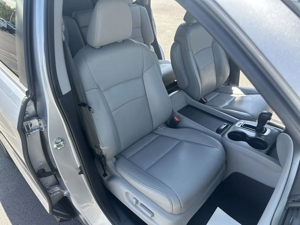 Used 2019  Honda EX-L image 32