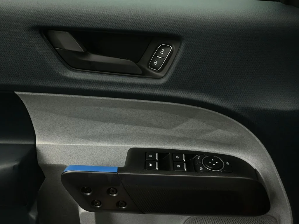 New 2025 Shadow Black Ford XLT image 15