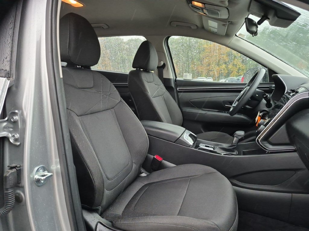 Used 2024 Silver Hyundai SE image 28
