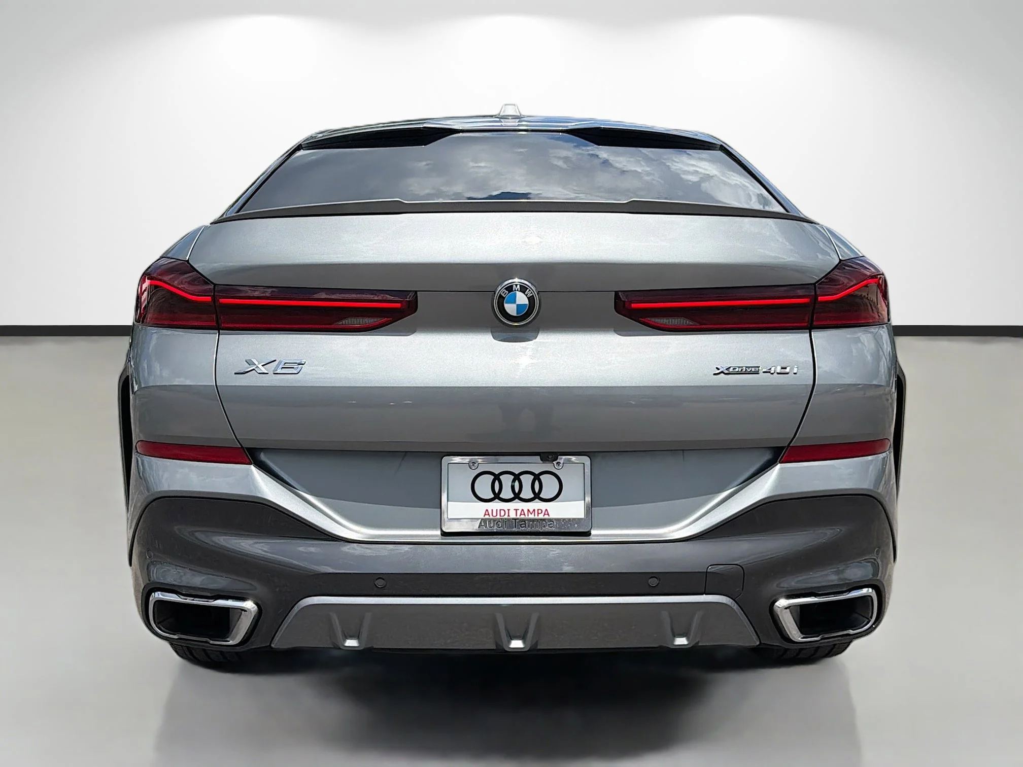 Used 2025 Dravit Gray Metallic BMW xDrive40i image 4