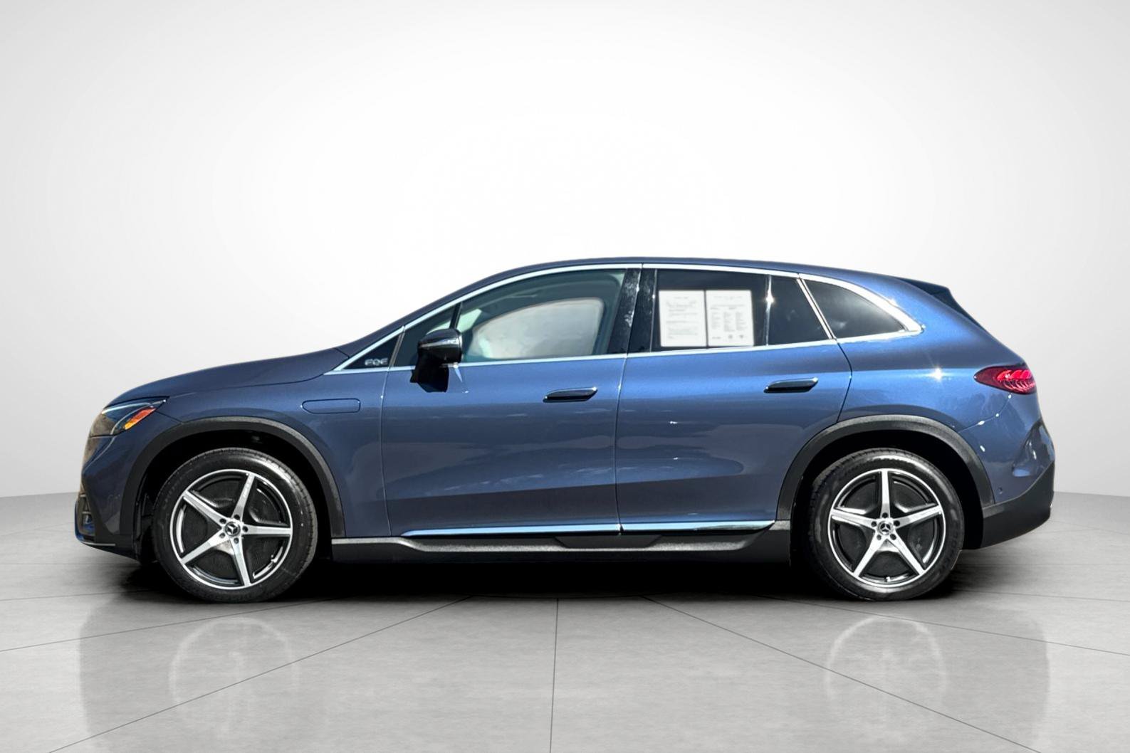 Certified Used 2023 Blue Mercedes-Benz 500 SUV image 33