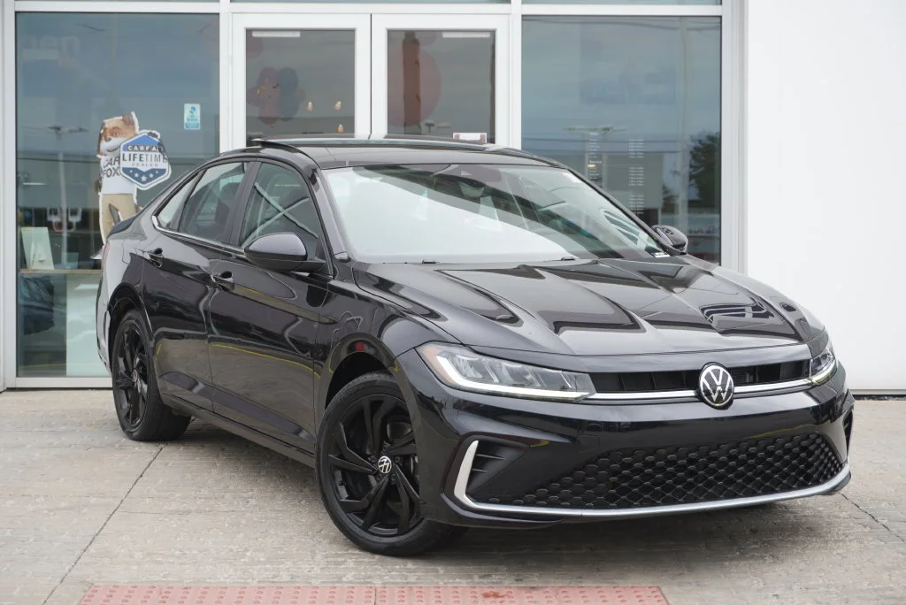 Certified Used 2025 Black Volkswagen 1.5T SE image 3