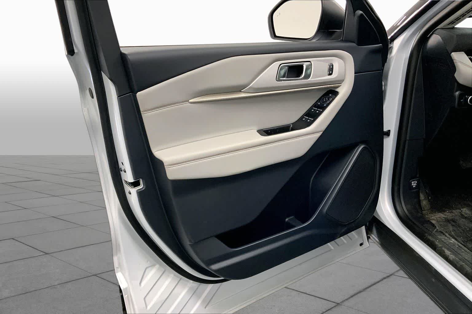 New 2026 Space White Metallic Ford Active image 10