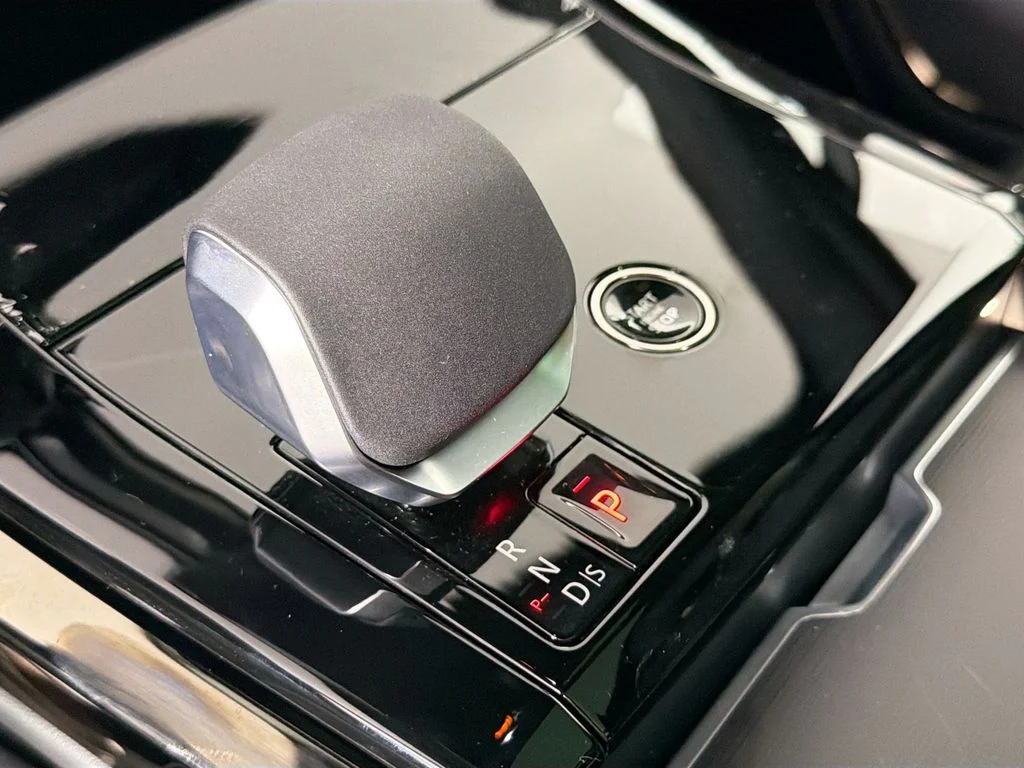New 2026 Carpathian Grey Land Rover Dynamic SE image 17