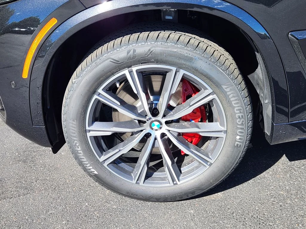 New 2026 Black Sapphire Metallic BMW xDrive40i image 7