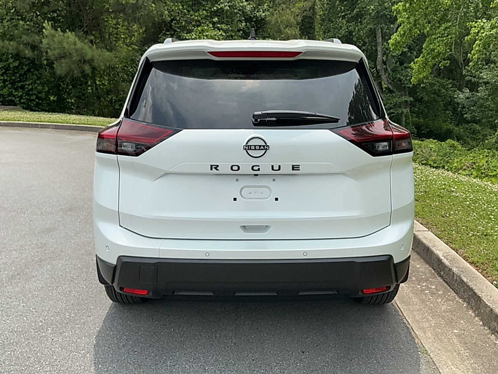 New 2026 Everest White Pearl Tricoat Nissan Dark Armor image 16