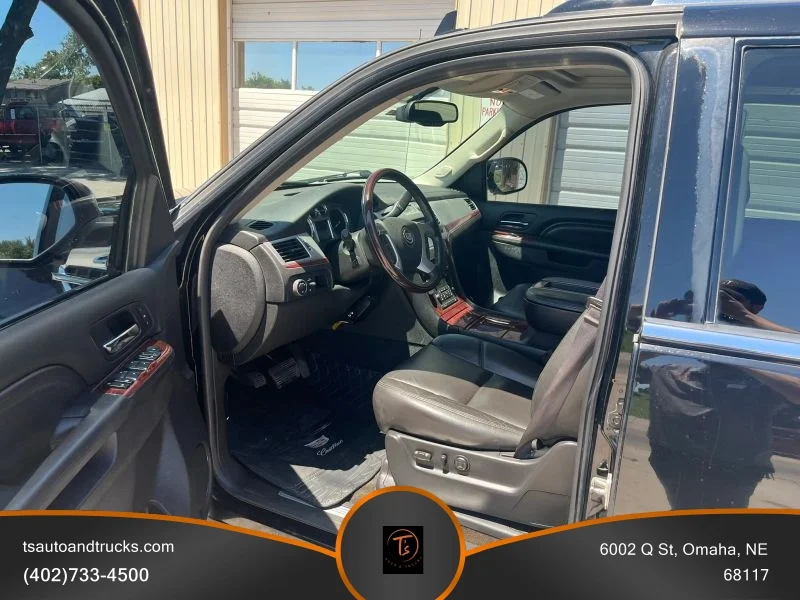 Used 2013 Black Cadillac Premium Sport Utility Pickup 4D 5 1/4 ft image 13