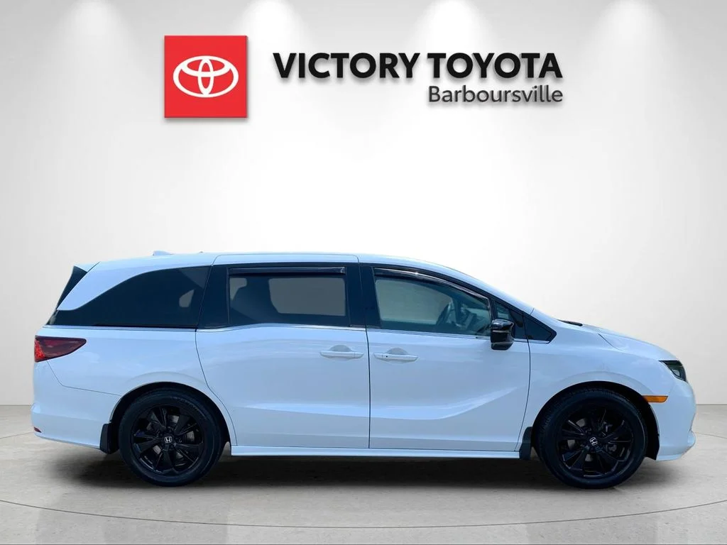 Used 2023  Honda Sport image 6