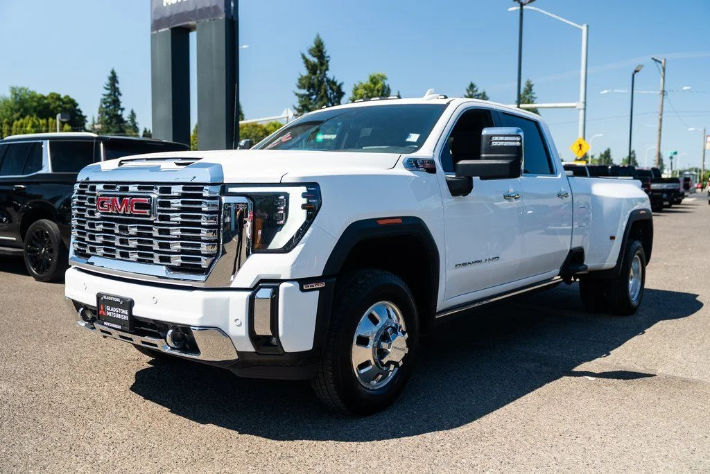 Used 2025 White GMC Denali image 3