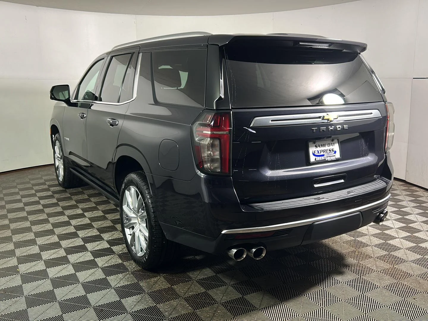 Used 2023 Dark Ash Metallic Chevrolet High Country image 10