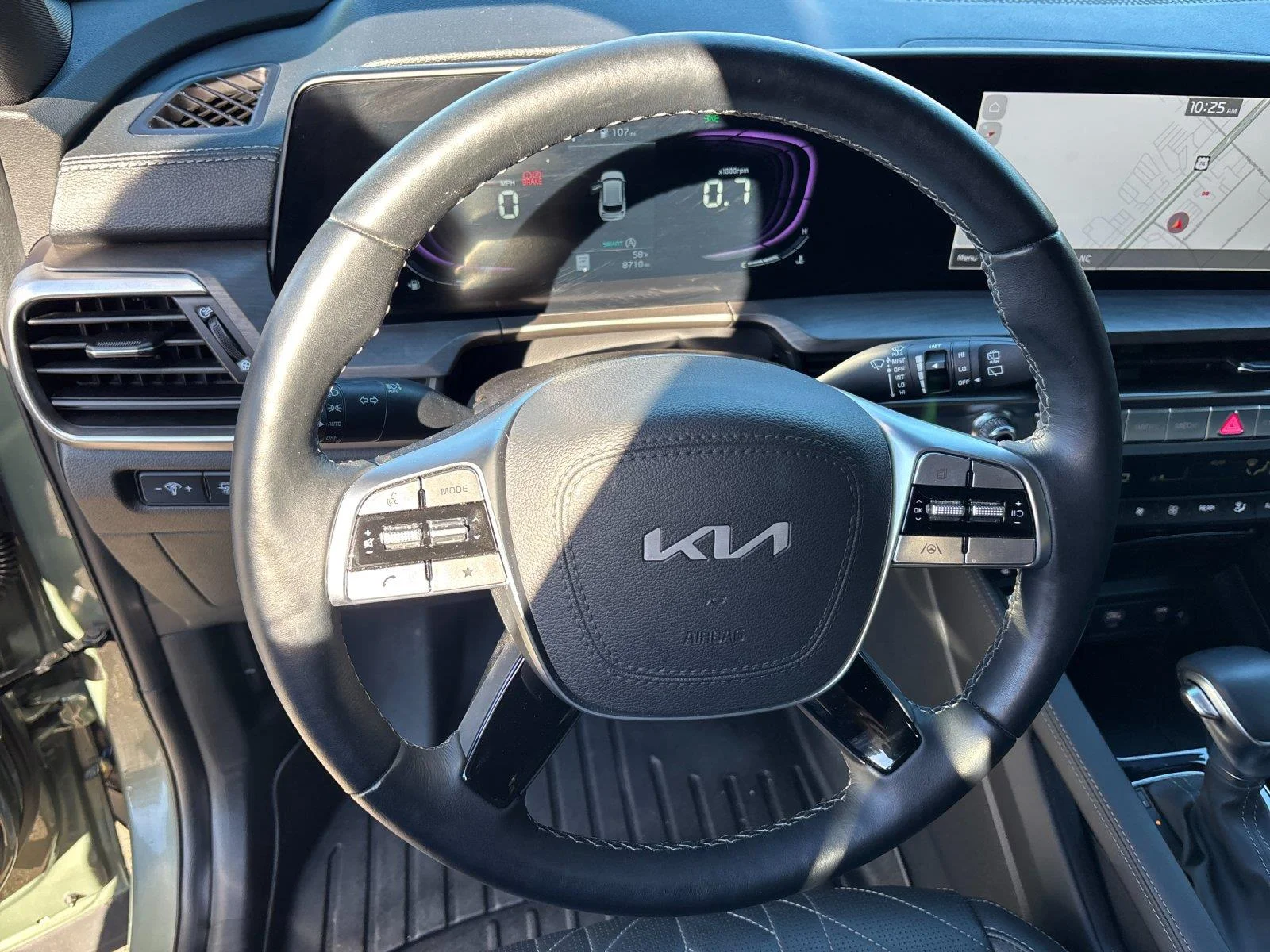 Used 2025 Jungle Green Kia EX X-Line image 18