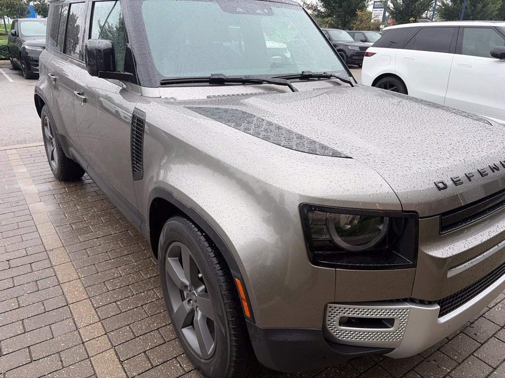 Certified Used 2025 Silicon Silver Premium Metallic Land Rover S image 3