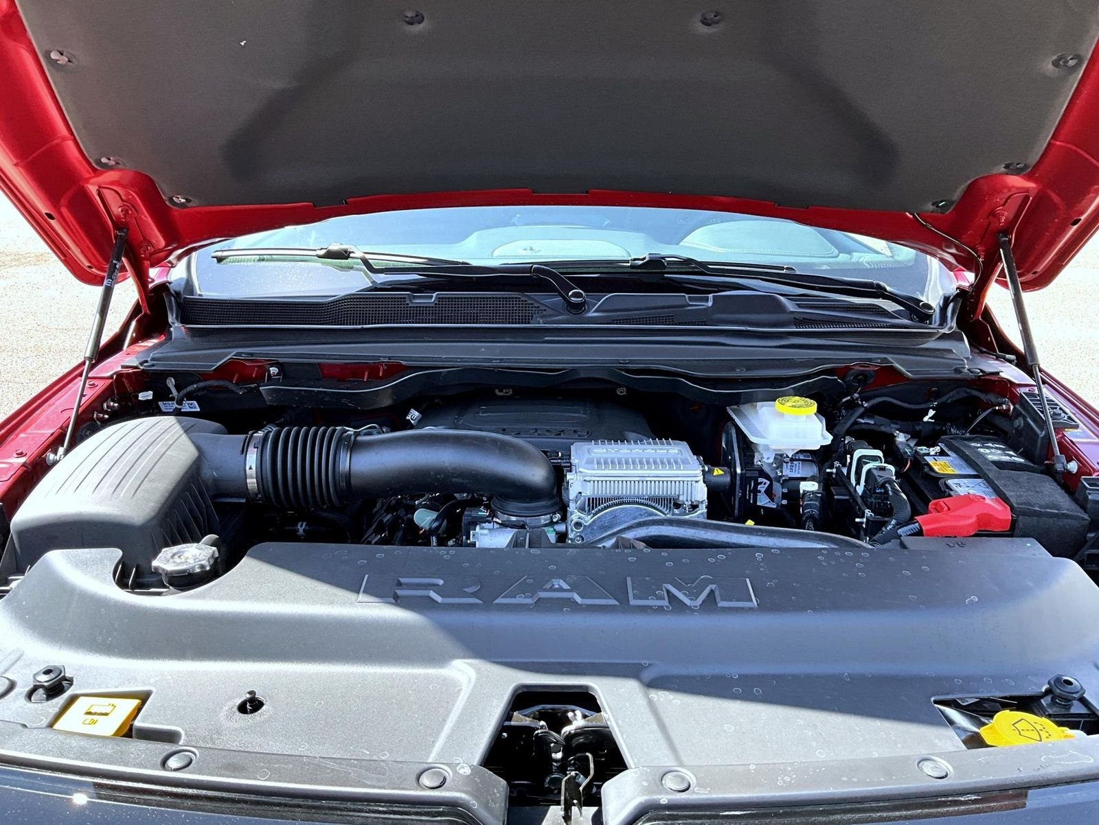 New 2026 Molten Red Pearl-Coat Exterior Paint RAM Laramie image 24