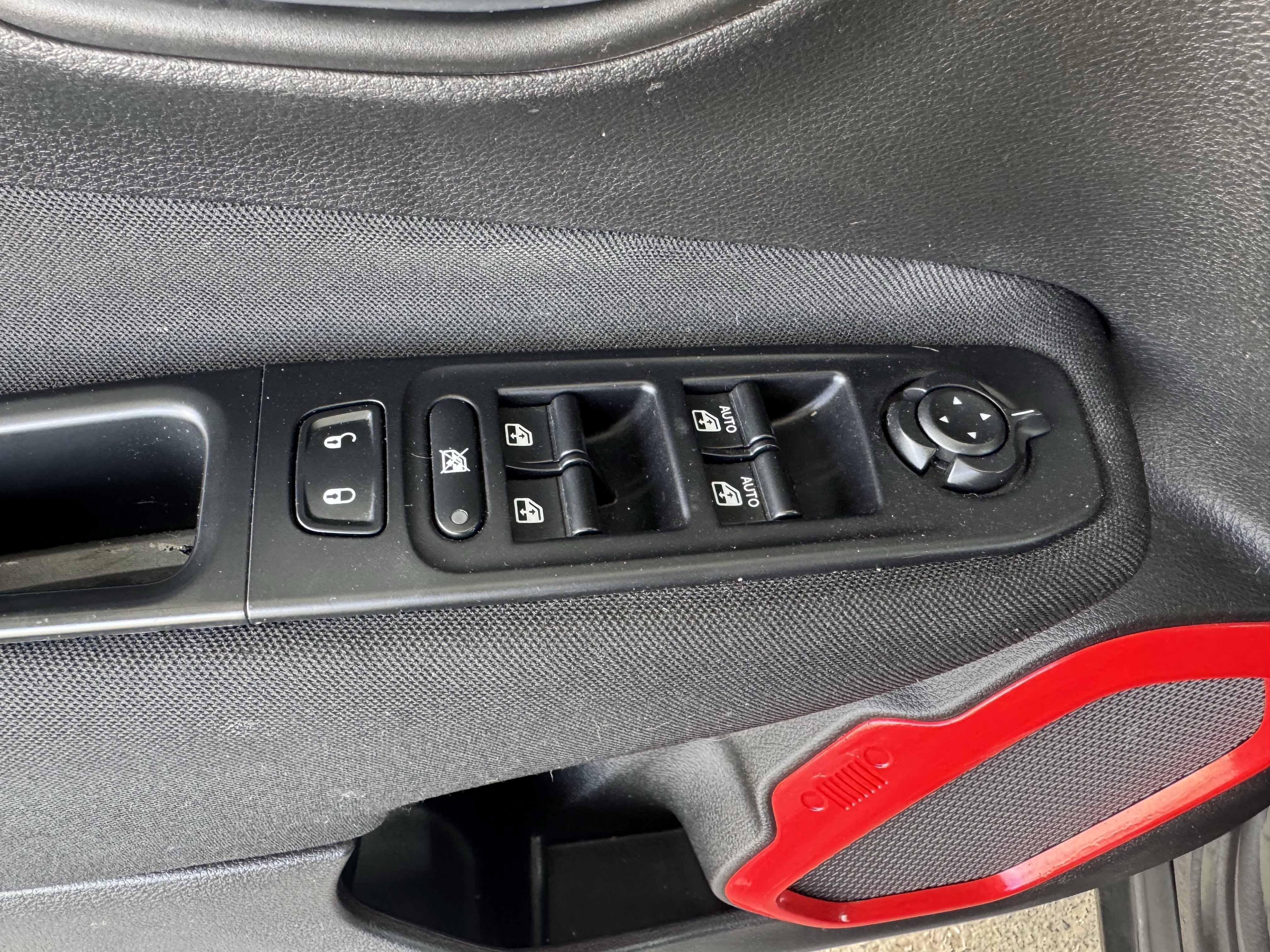 Used 2017 Gray Jeep Latitude 4x4 image 11