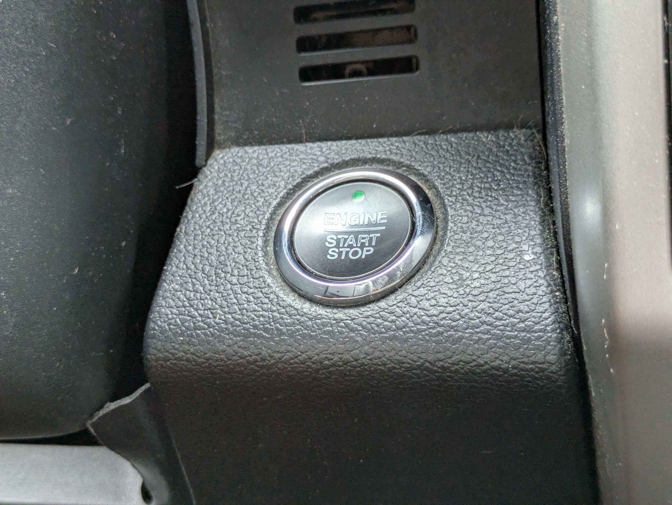 Used 2020 White Ford Lariat image 26