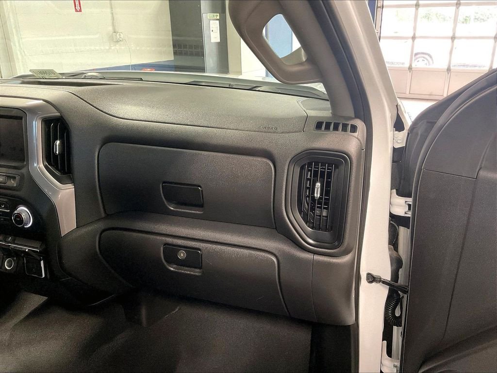 Used 2023 White Chevrolet Custom image 13