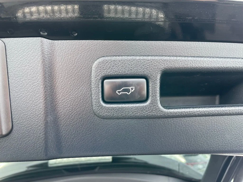 Used 2017 Obsidian Black Lexus 200t F Sport image 34