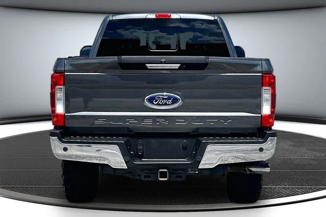 Used 2019 Magnetic Metallic Ford Lariat image 5