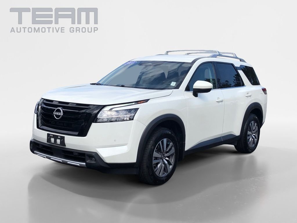 Used 2023 White Nissan SL image 3