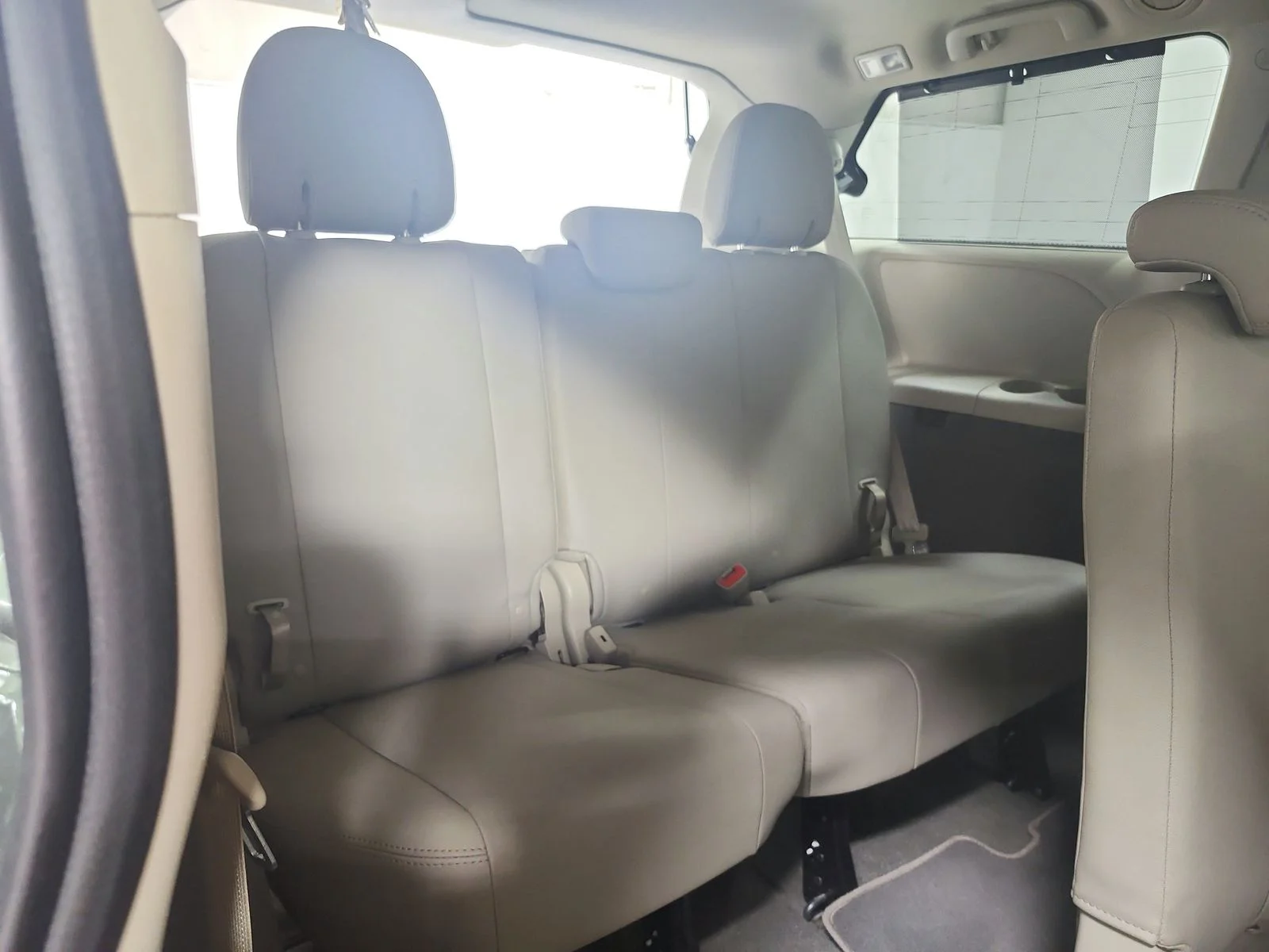 Used 2020 Green Toyota XLE Premium image 46