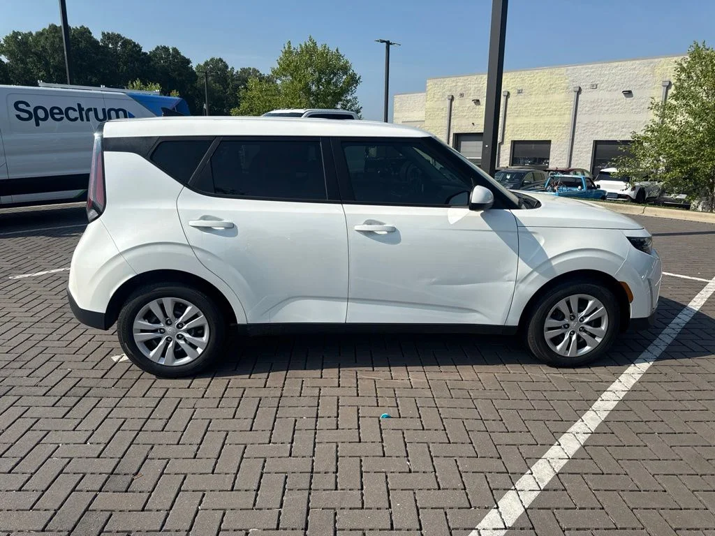 Used 2024 White Kia LX image 8