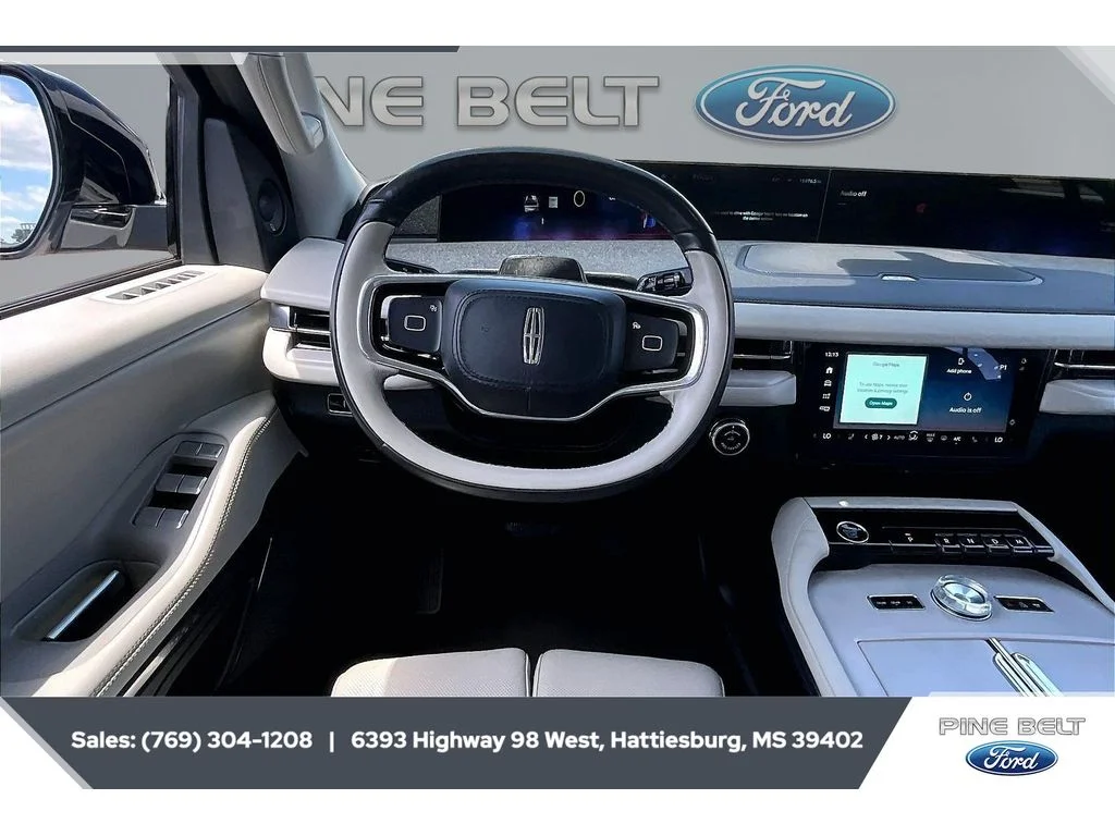 Used 2025 Pristine White Metallic Tri-Coat Lincoln Reserve image 5