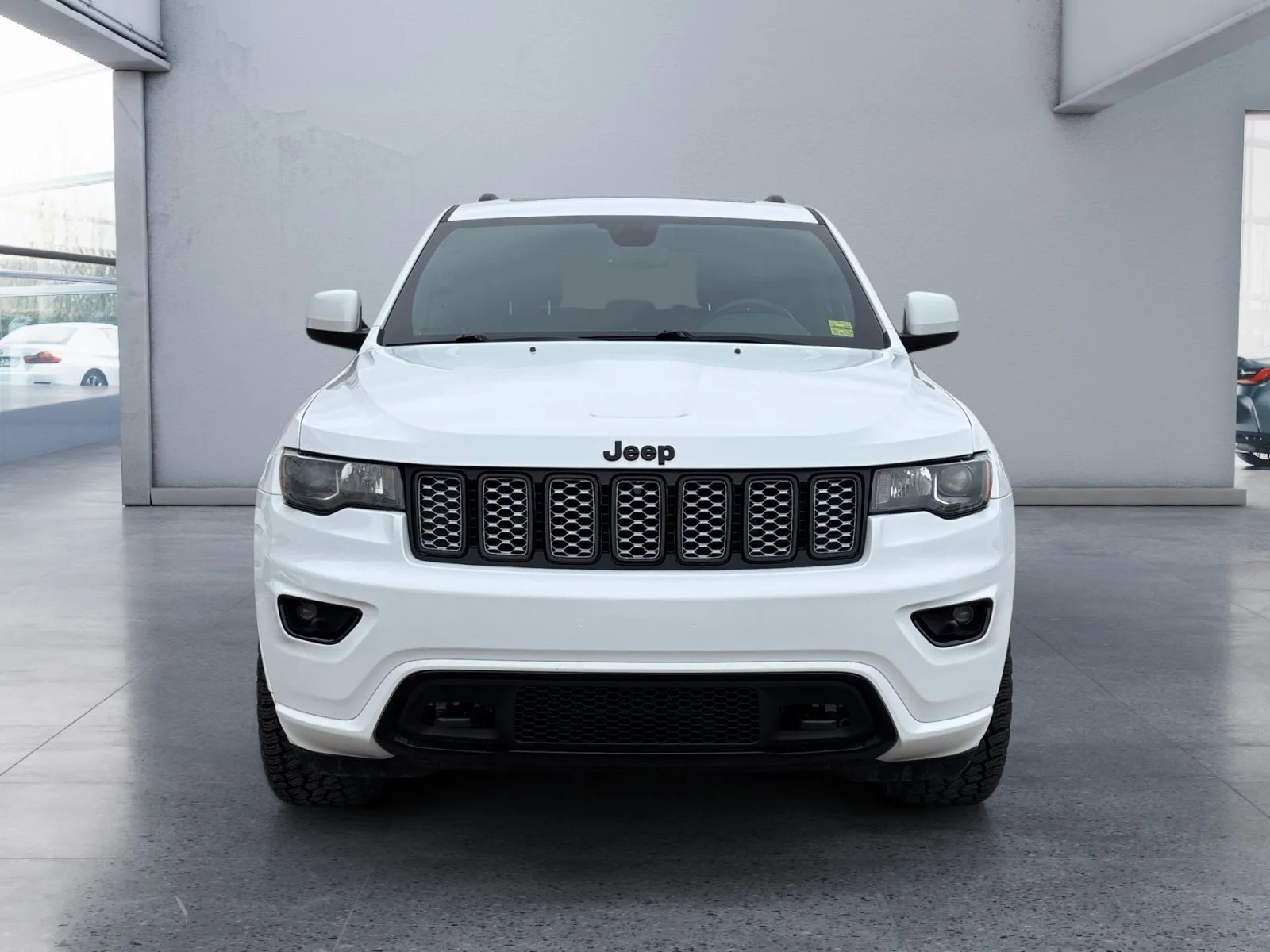 Used 2021 White Jeep Altitude image 8