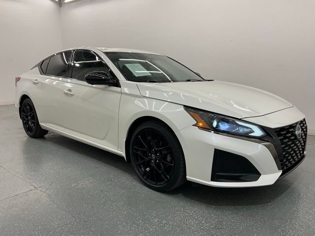 Used 2023 White Nissan 2.0 SR image 8
