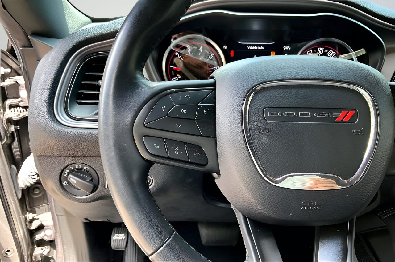 Used 2023 Gray Dodge SXT image 10