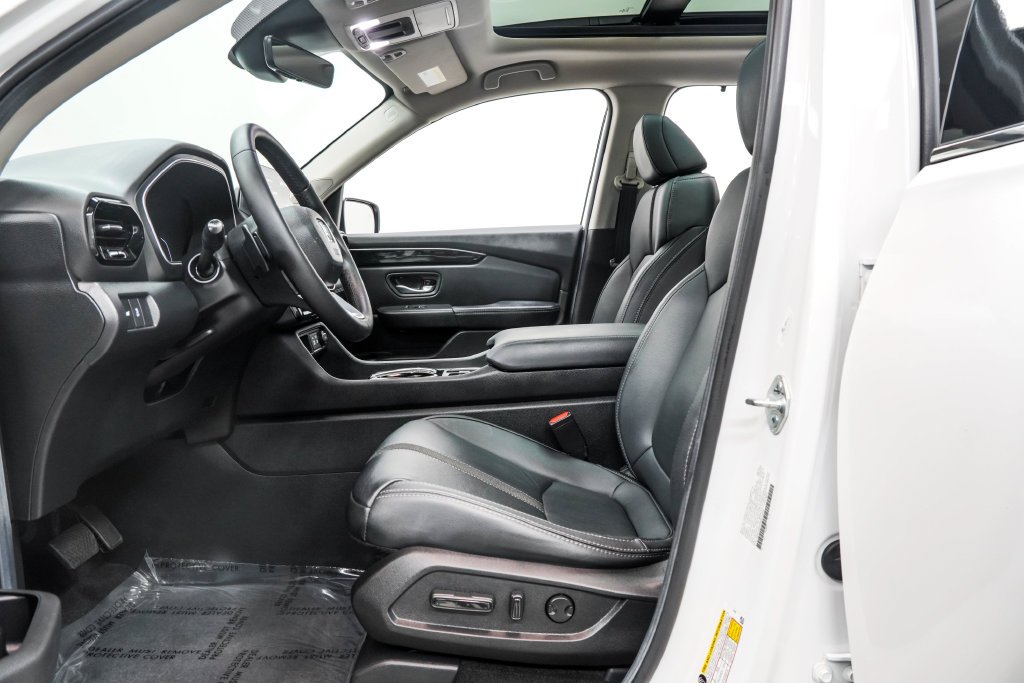Used 2025 White Honda Touring image 17