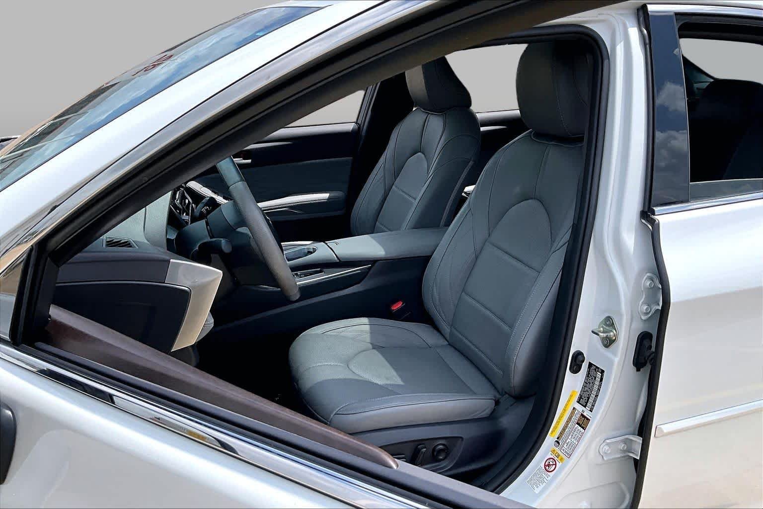 Used 2019 Wind Chill Pearl Toyota Limited image 8