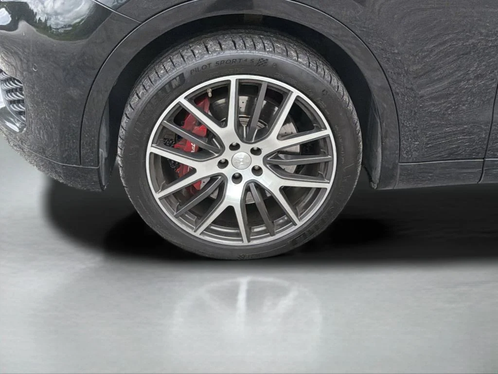 Used 2017  Maserati S image 30