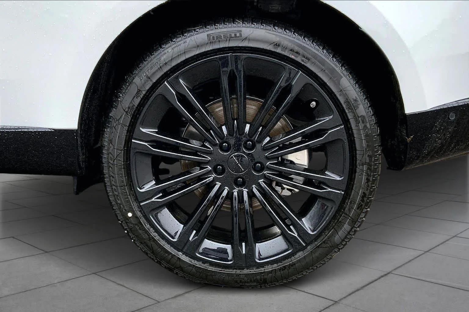 New 2026 Fuji White Land Rover SE image 14