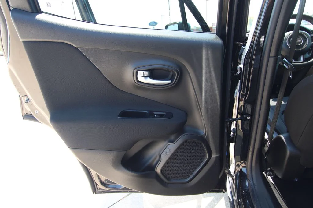 Used 2021 Black Jeep Latitude image 39