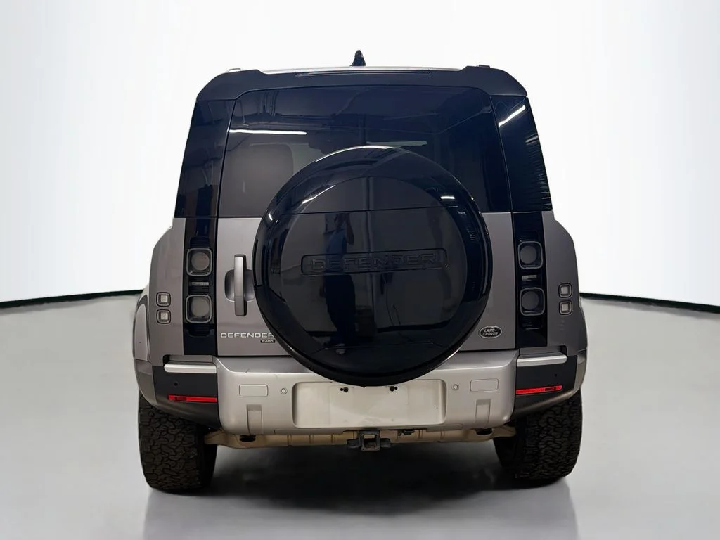 Used 2021 Eiger Grey Metallic Land Rover SE image 10