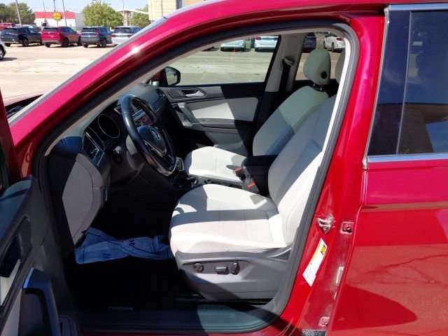 Used 2018 Cardinal Red Metallic Volkswagen 2.0T SEL image 24