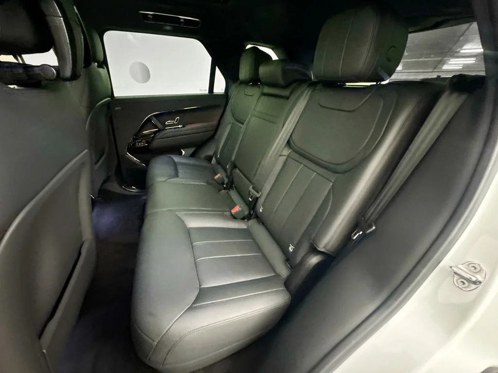 Used 2025 White Land Rover SE image 25