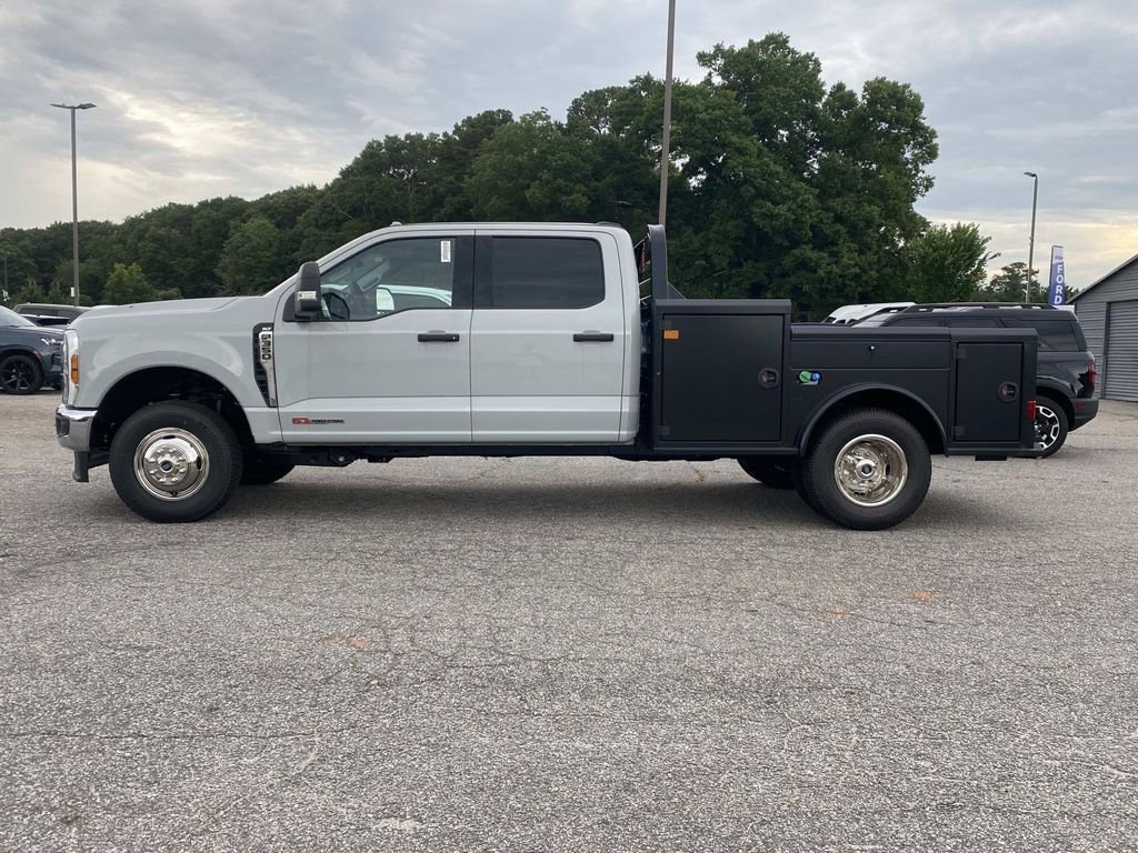 New 2026 Avalanche Ford F-350® XLT image 5