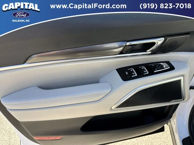 Used 2024 White Kia S image 20
