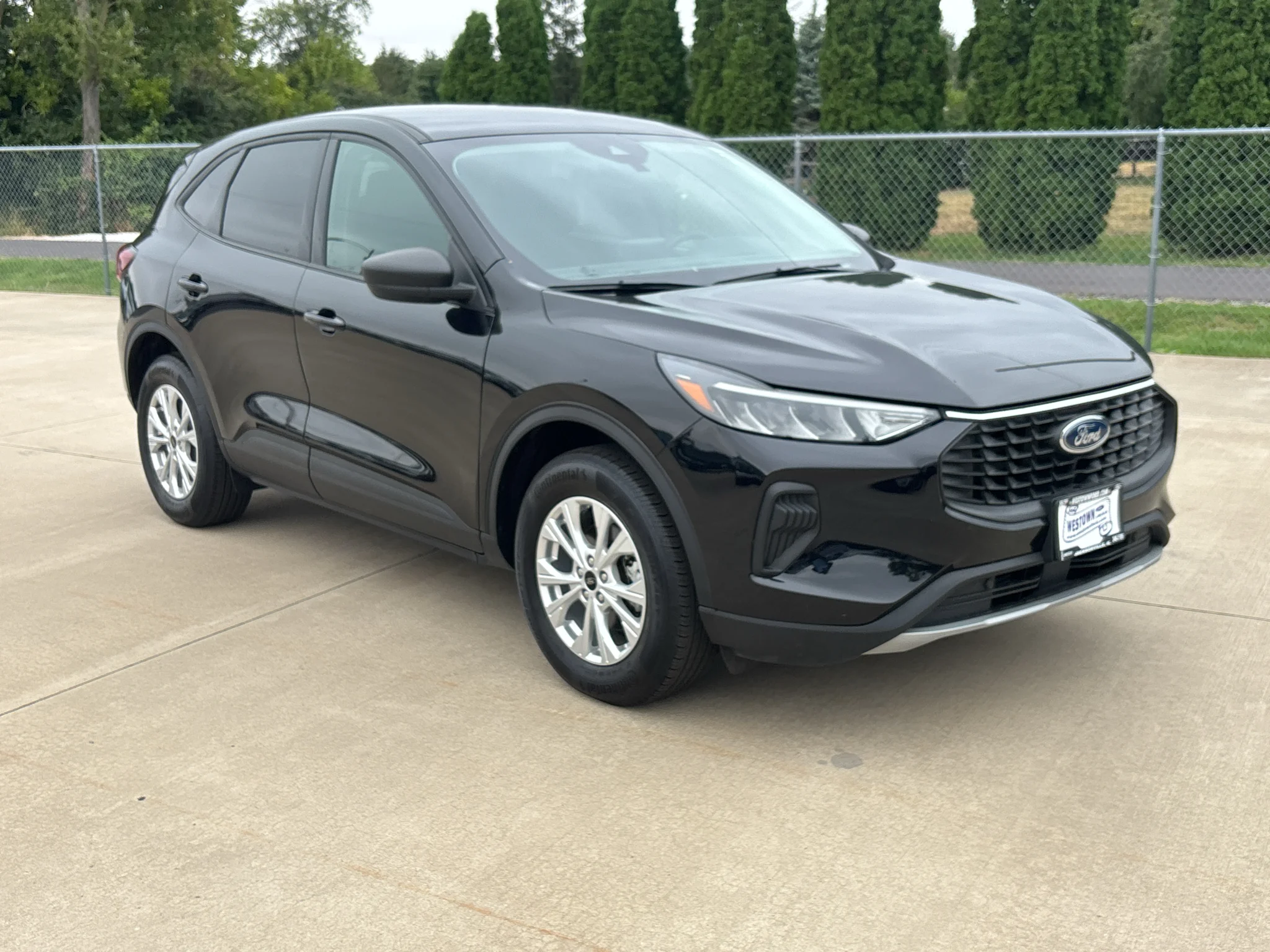 Used 2025 Agate Black Metallic Ford Active image 2