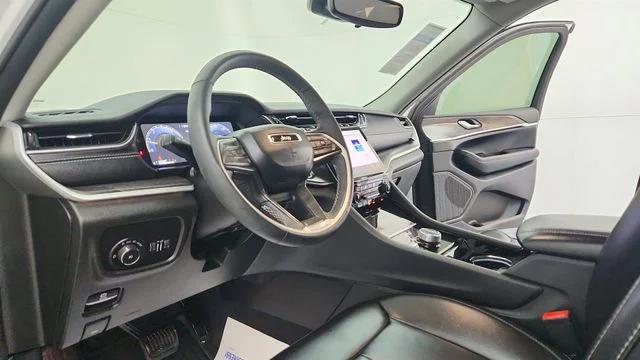 Used 2023 White Jeep Limited image 16