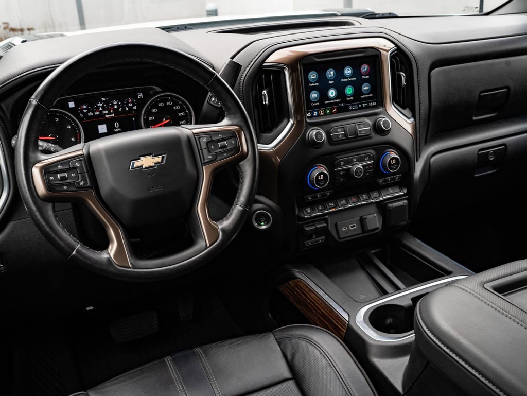 Used 2022 Iridescent Pearl Tricoat Chevrolet High Country image 4