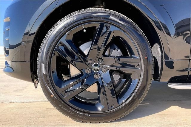New 2026 Santorini Black Land Rover Gemini Edition image 13