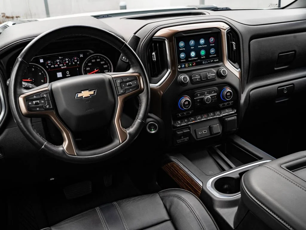 Used 2022 Iridescent Pearl Tricoat Chevrolet High Country image 4
